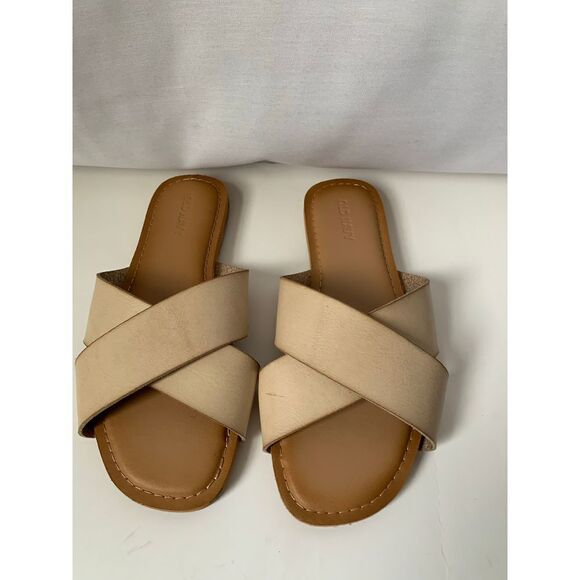 Old Navy Sandal - Picture 3 of 9